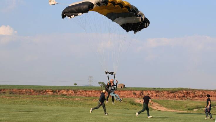 25 mil persones han saltat en paracaigudes al Bages en els darrers 4 anys