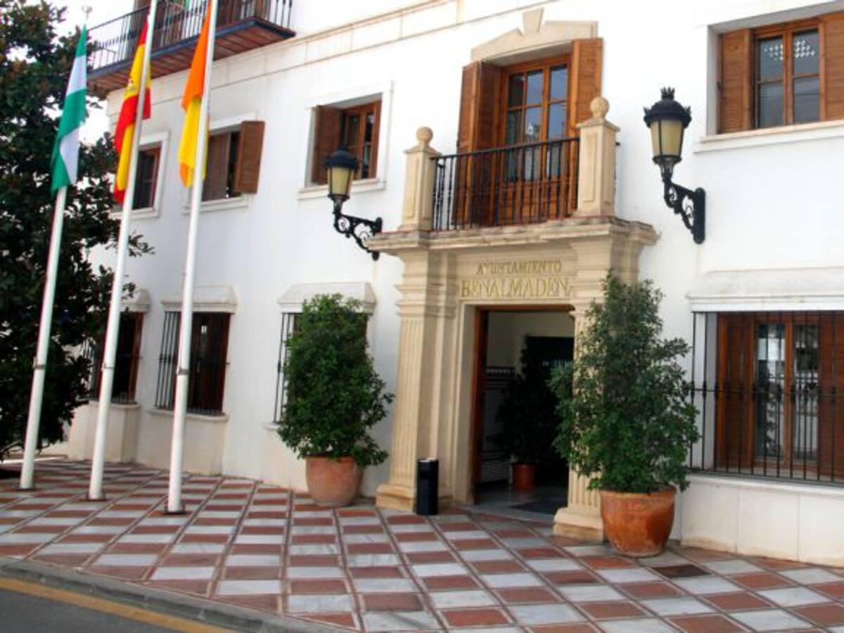 Detenido un hombre por apuñalar a otro en un piso de Benalmádena