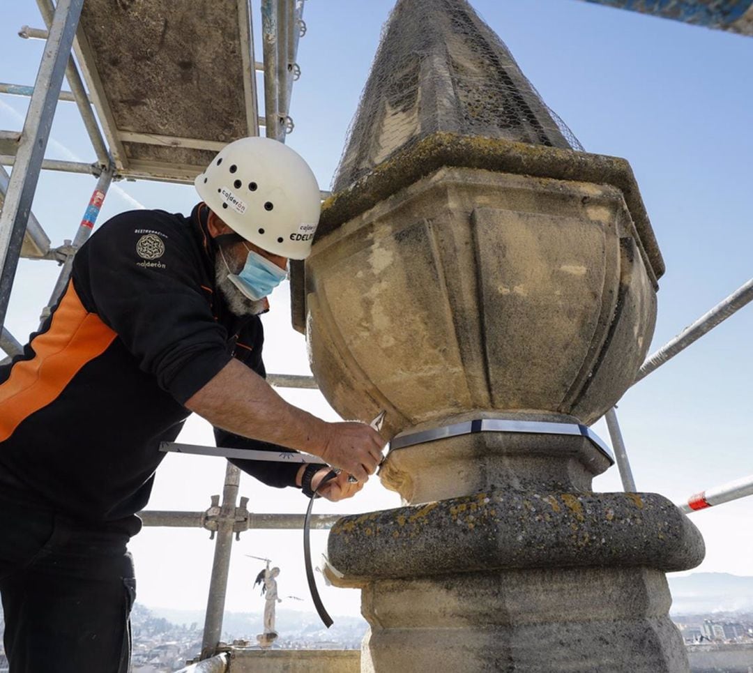 Intervencion y reparación de los pináculos y zonas afectadas de la Catedral de Granada tras los terremotos sucedidos en el enjambre sísmico que afecta a la Vega de Granada