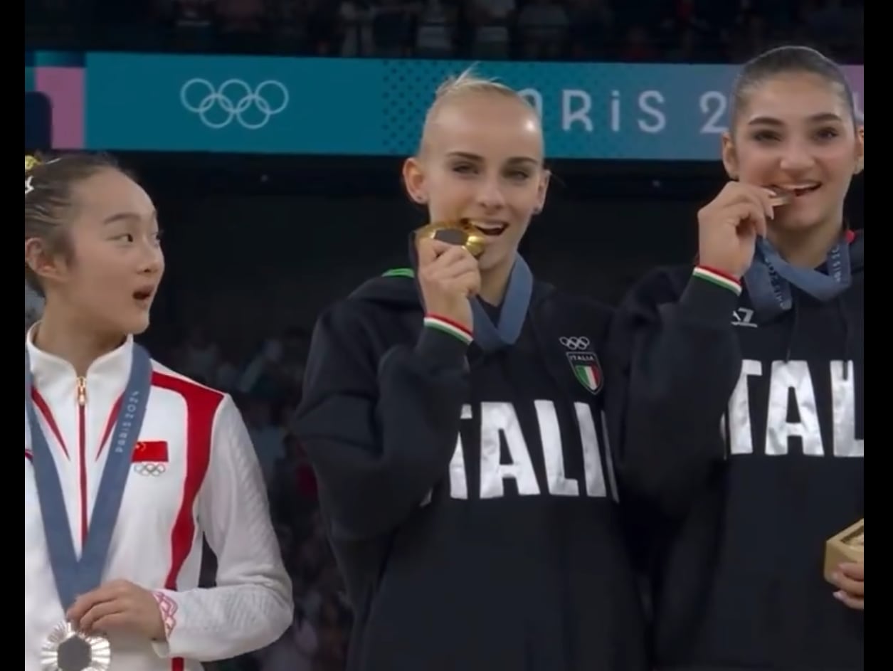 Las gimnastas del podio de la final de barra femenina que ha conquistado la italiana Alice D&#039;Amate.