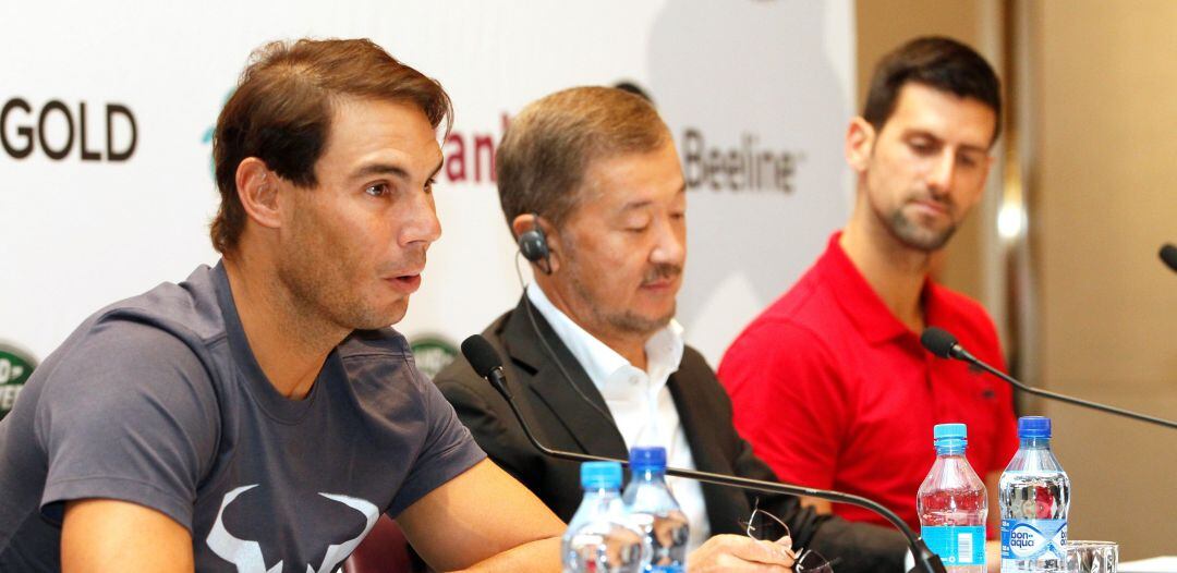 Nadal y Djokovic durante una rueda de prensa en China