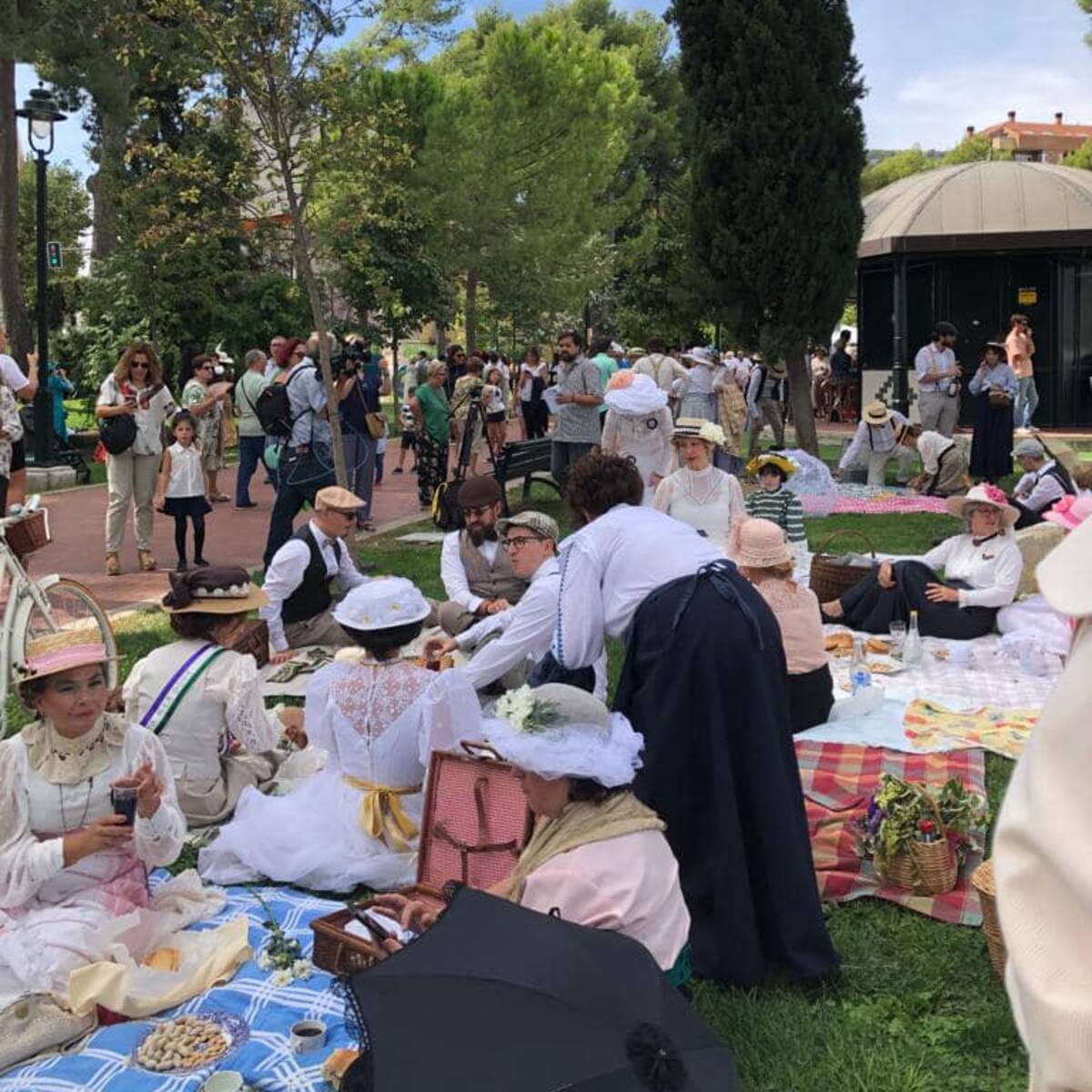 Lorena Zamorano: “La implicación de entidades y particulares ha hecho de la Feria Modernista de Alcoy un referente”