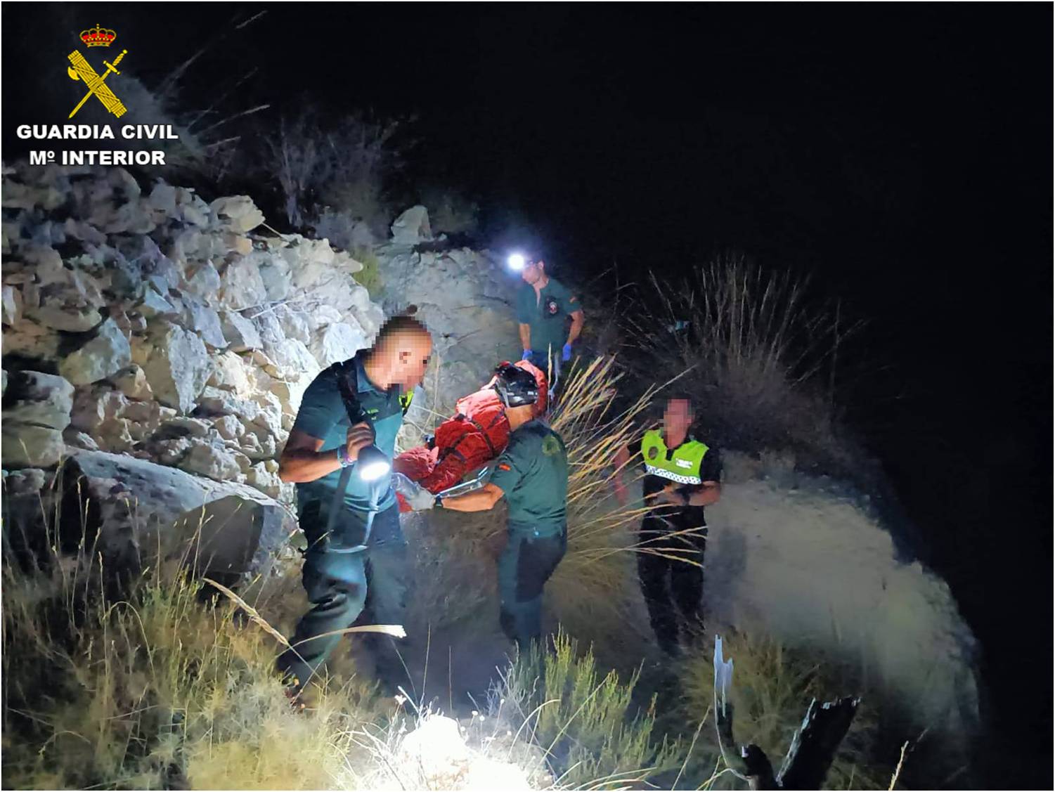 Imagen del rescate de la Guardia Civil durante la madrugada del domingo al lunes