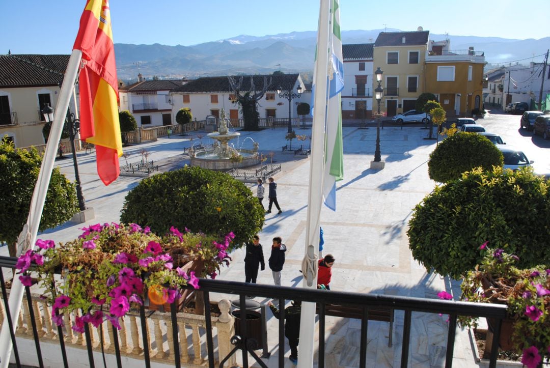 Plaza de España de Otura (Granada) desde el balcón del Ayuntamiento