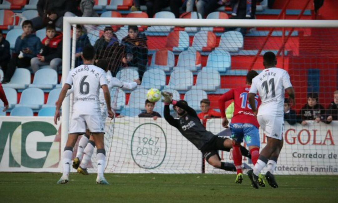 Gorka rechazó el penalti lanzado por Menudo