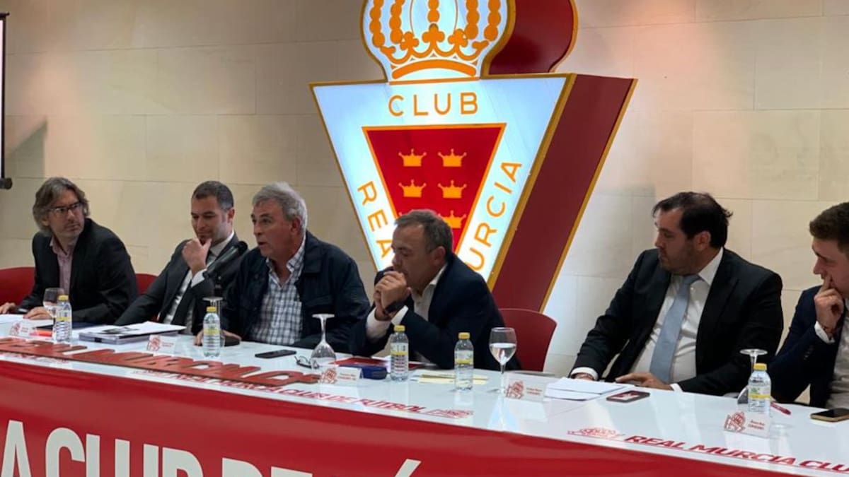 Txema Almela, Quique Baeza y Chema Cano abandonan el Consejo de Administración del Real Murcia