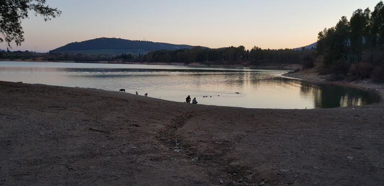 Así se encontraba el pantano de cubillas antes del período de lluvias recientes