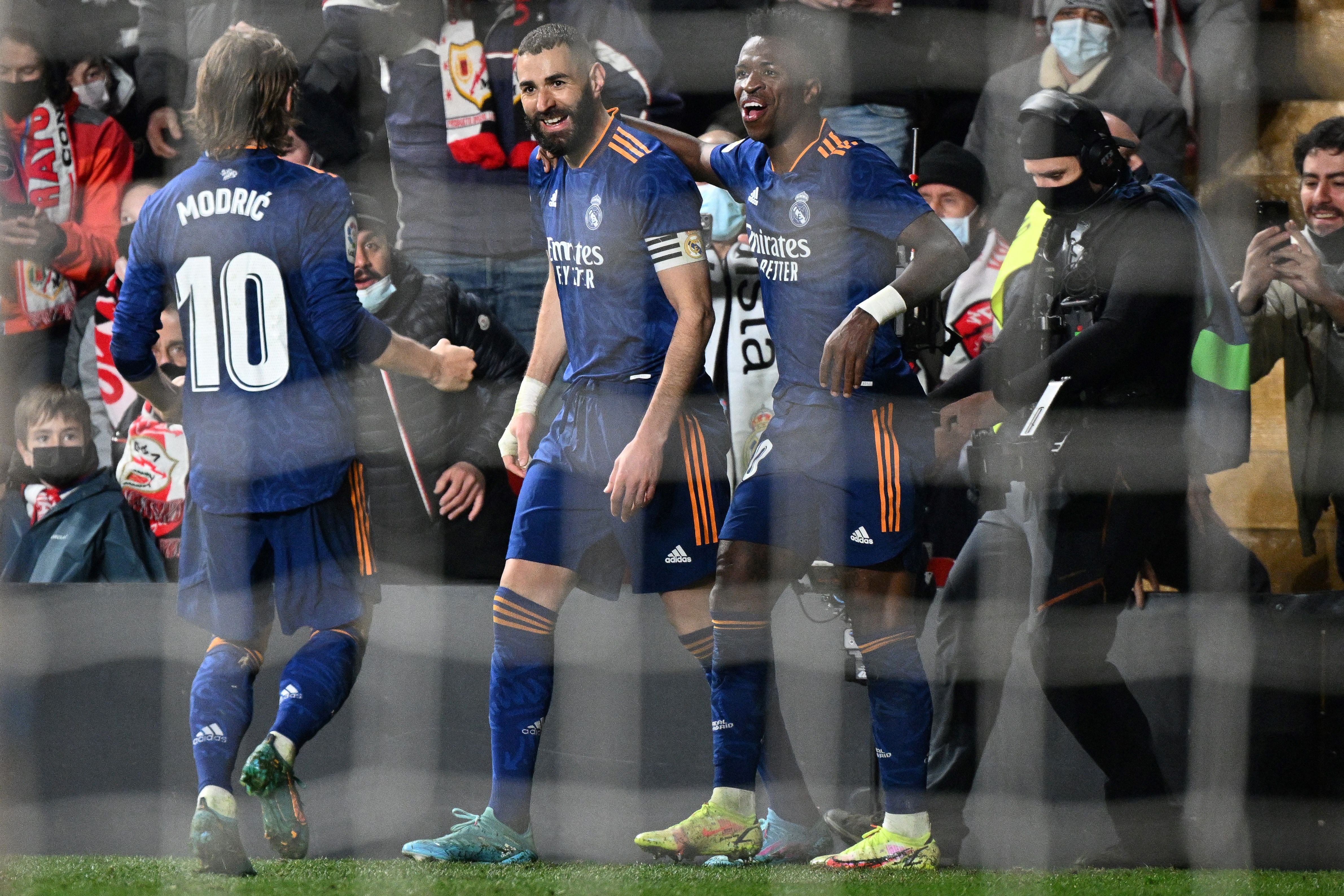 Benzema, Vinicius y Modric celebran el gol del Real Madrid