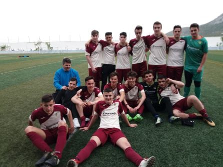 Equipo juvenil, tras la victoria (4 - 0) al Begijar