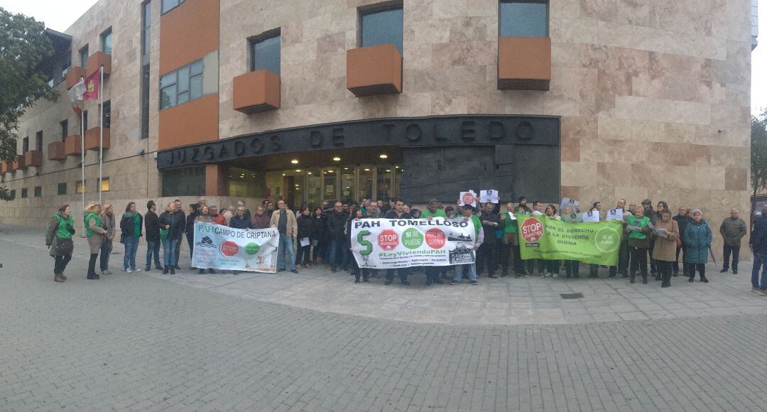 Manifestación a las puertas de los Juzgados de Toledo