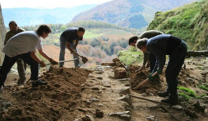 Trabajos de excavación en San Adrián