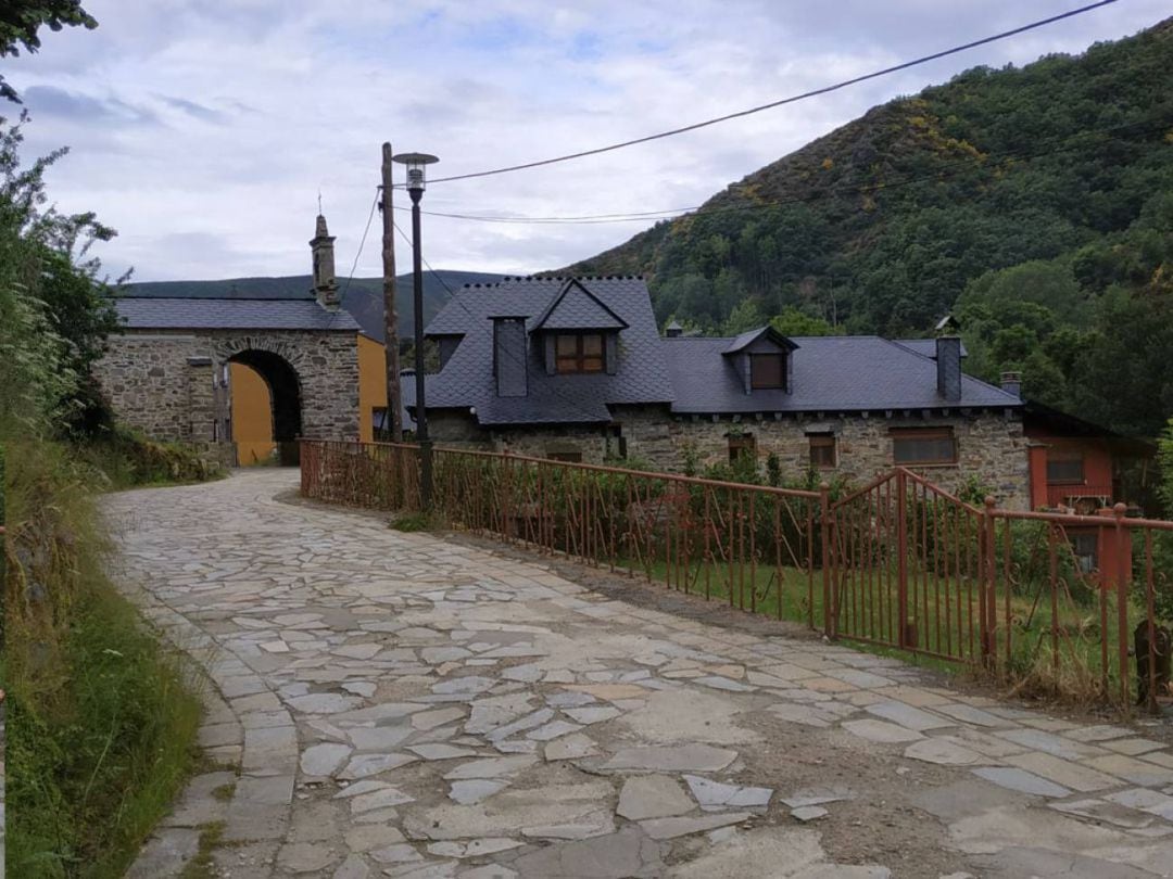 Entrada a Colinas, una de las localidades del municipio de Igüeña