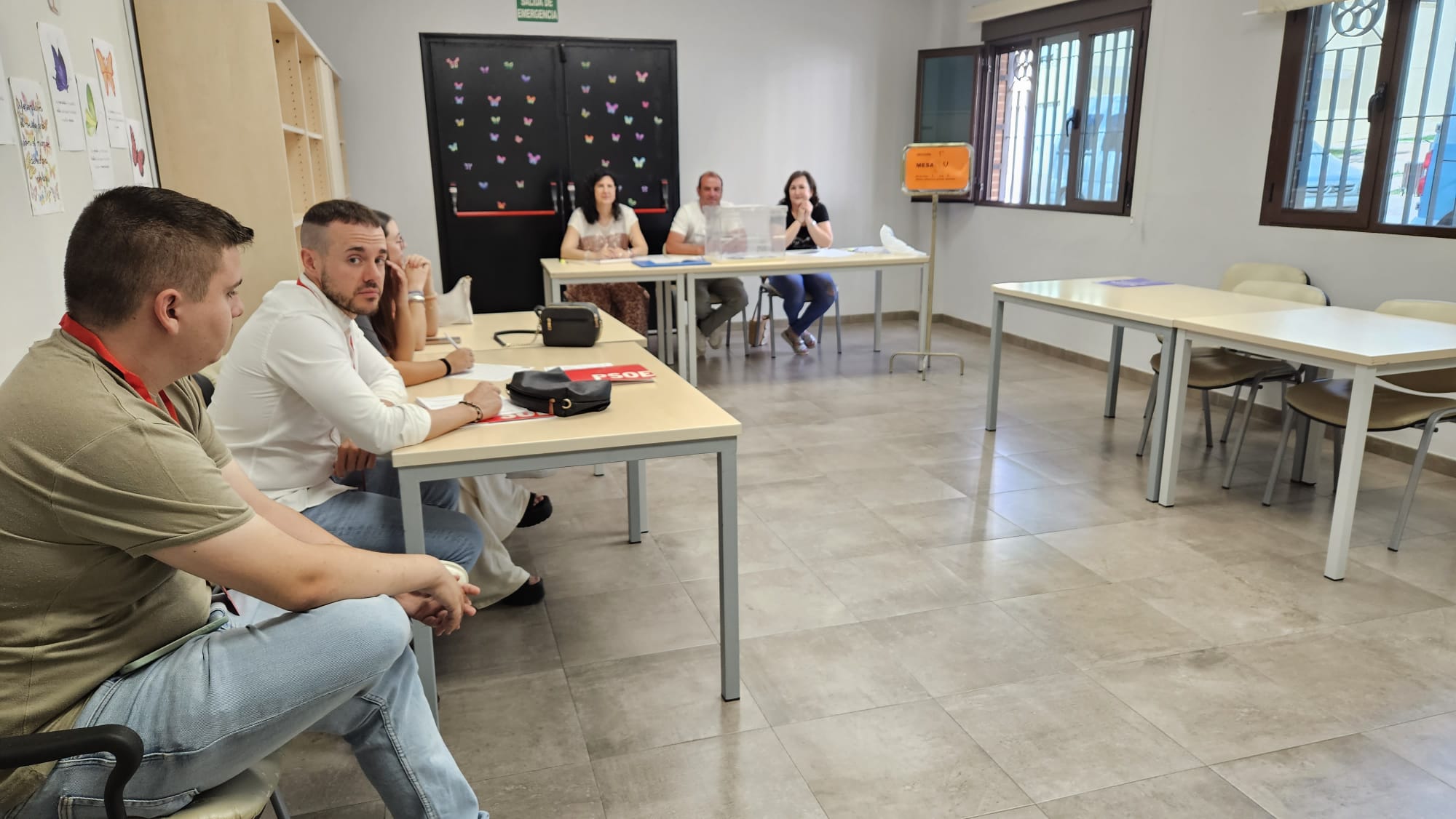 Aspecto que mostraba la mesa electoral instalada en la sede de ADIJ a lo largo de esta mañana