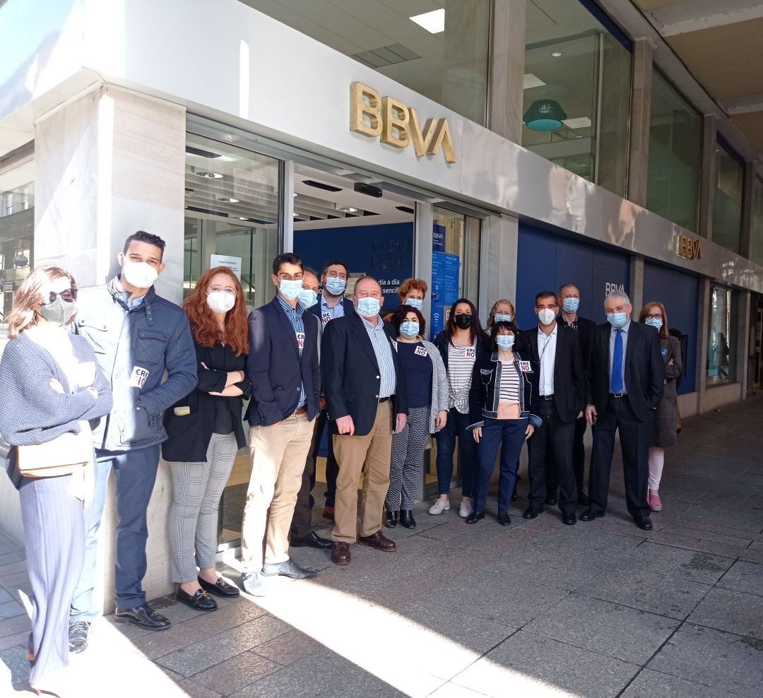 Trabajadores del BBVA de 4 cantones durante el paro