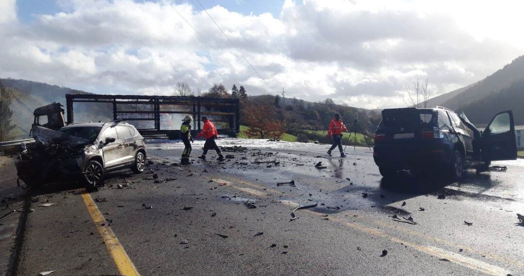 Accidente en la N-121-A en Olagüe