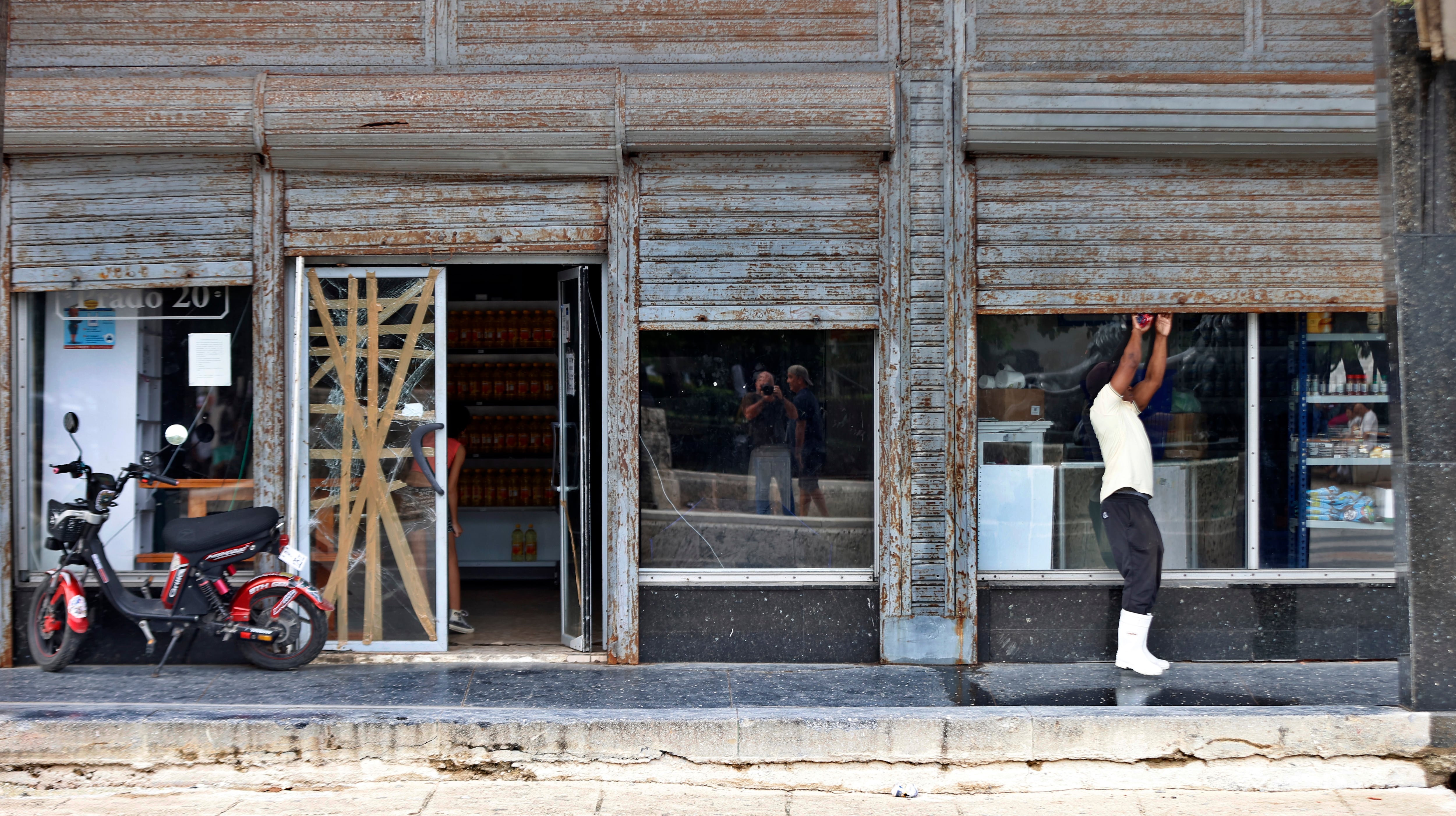 El Gobierno de Cuba paralizó desde este viernes la actividad labora para afrontar la actual crisis energética