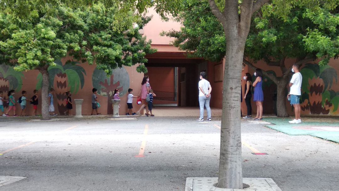 Entrada de un colegio de Alicante