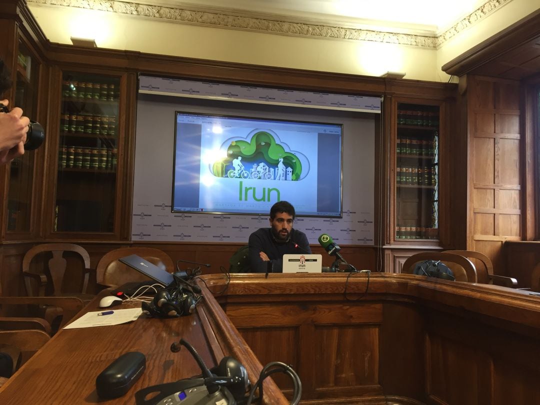 El delegado de Desarrollo Sostenible, Borja Olazabal presentando la programación para la Semana del Cambio Climático en Euskadi, AsteKlima 2020. 