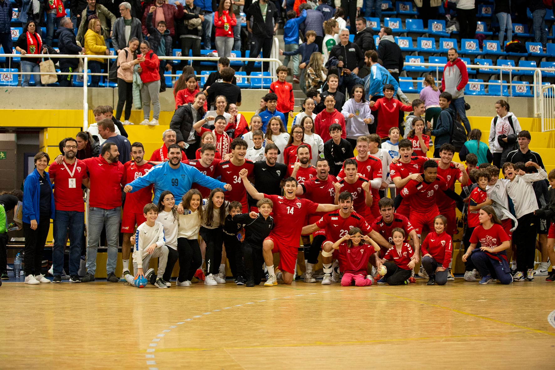 El Balonmano Alcobendas celebra la victoria contra Anaitasuna en Copa del Rey