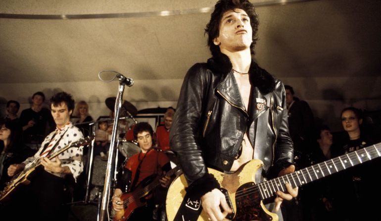 Johnny Thunders durante una actuación con The Heartbreakers en 1977