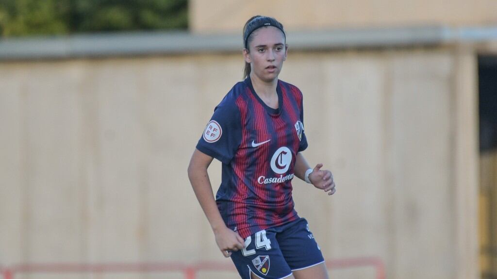 Carlota Acín es una de las firmes promesas del fútbol femenino oscense