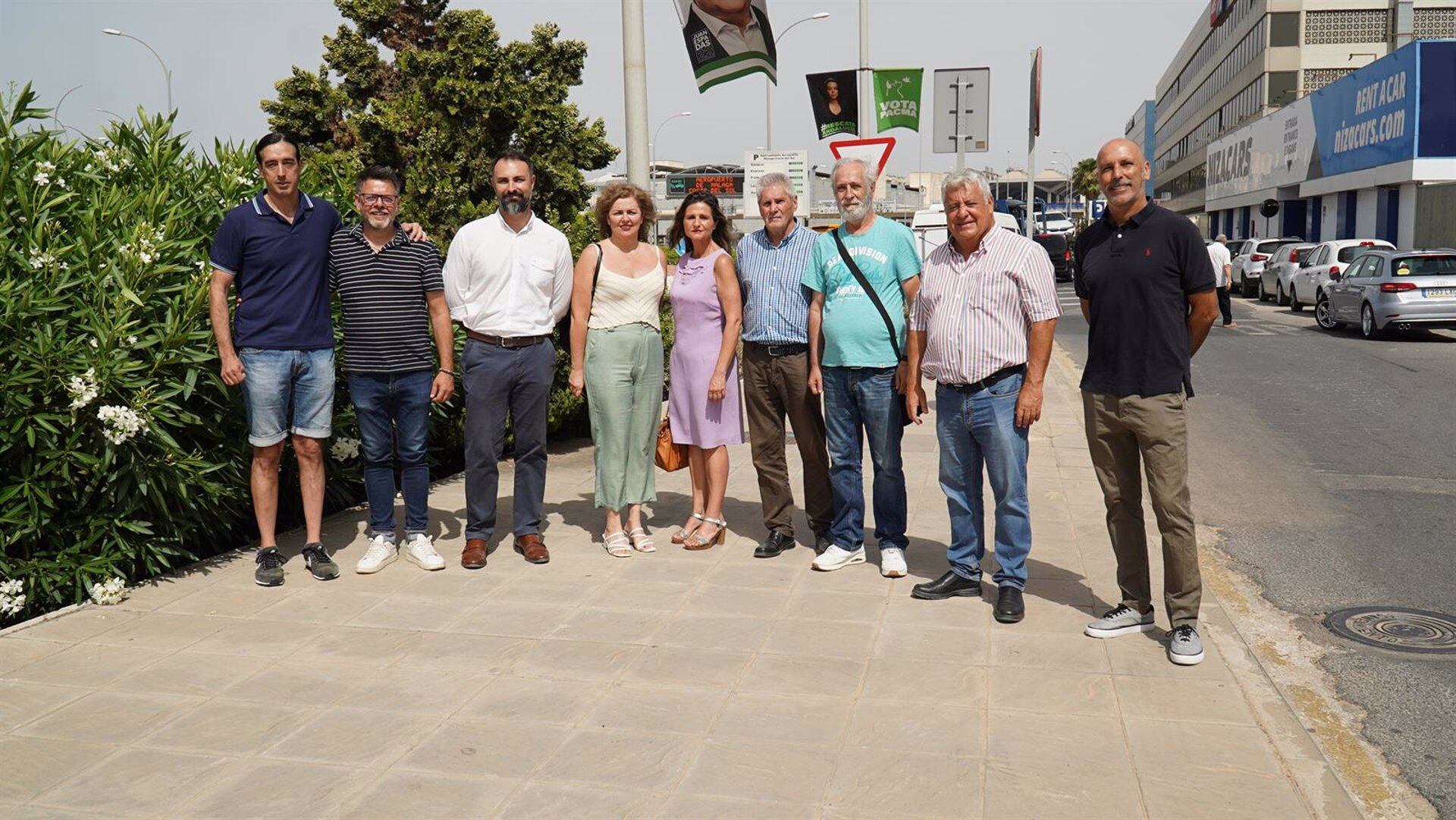 Los concejales socialistas Mariano Ruiz, Salvador Trujillo, Jorge Quero y Lorena Doña en el aeropuerto de Málaga