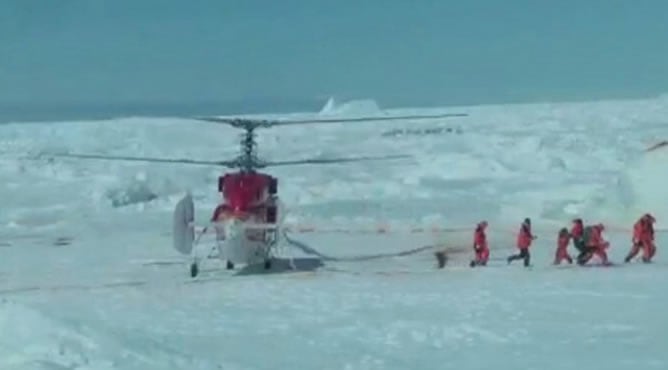 Un helicóptero rescata a la expdición científica atrapada en el Polo Sur durante la Navidad del año 2013