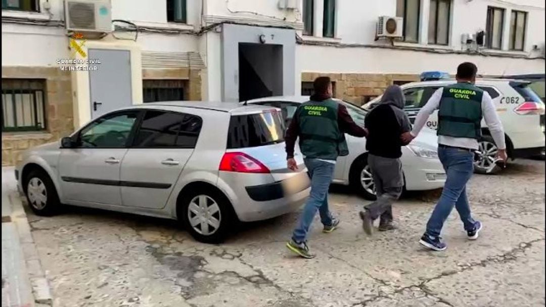 La Guardia Civil practica detenciones en Murcia, A Coruña y Ceuta por proselitismo del yihadismo en las cárceles.