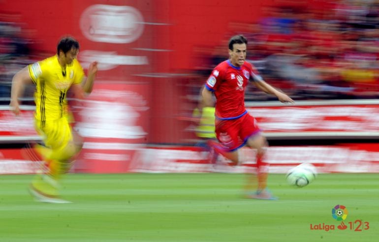 Íñigo Pérez, durante el reciente partido ante Osasuna en Los Pajaritos.