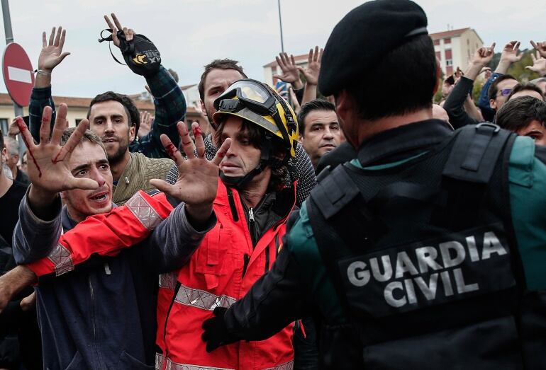 Enfrentamientos entre la Guardia Civil y decenas de manifestantes el pasado domingo en Girona