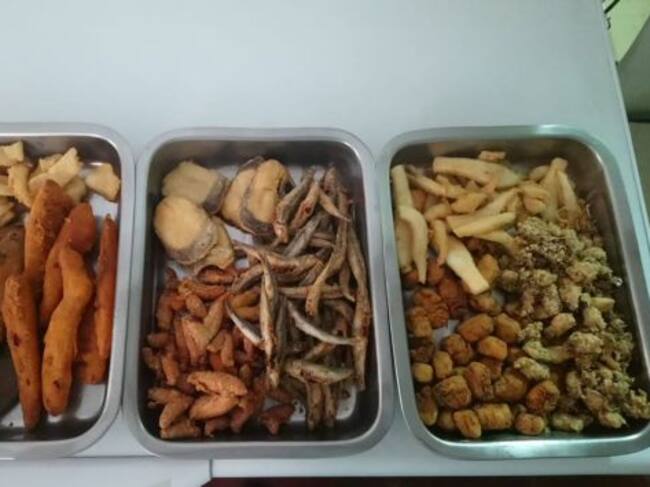 Bandejas con pescaíto frito surtido en Santiago