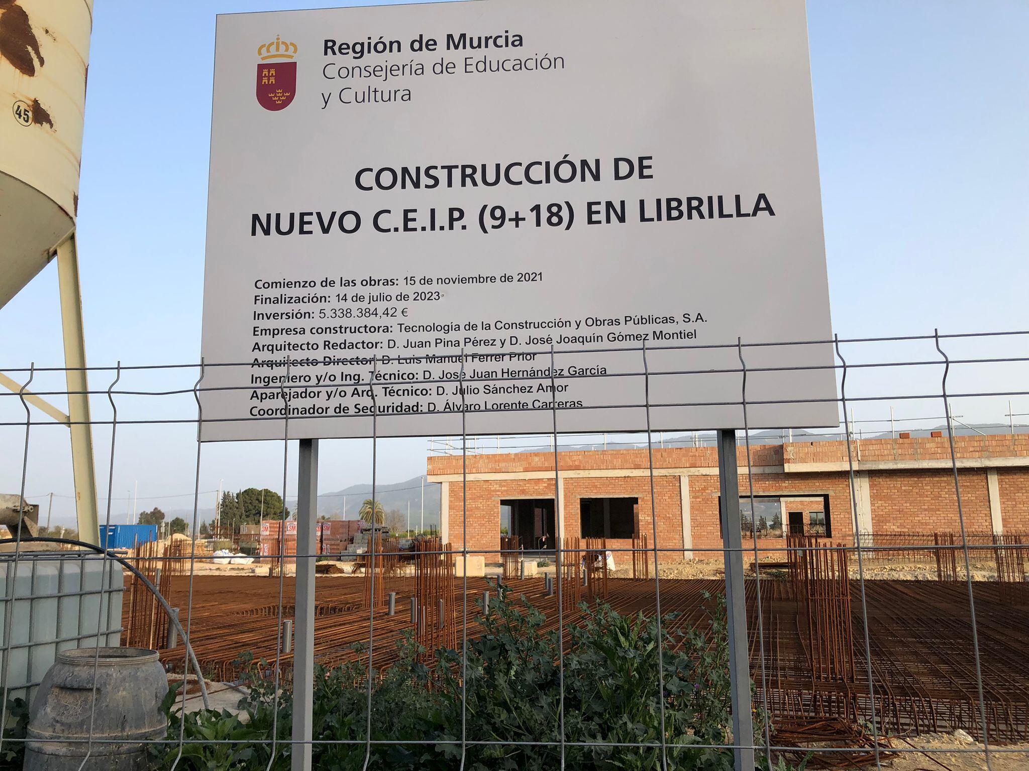 Quejas por la paralización de las obras del nuevo colegio de Librilla