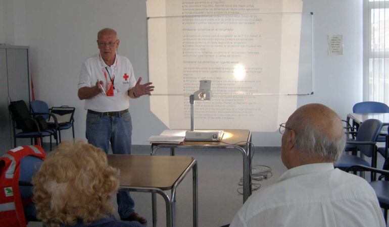 Cruz Roja imparte dos nuevos talleres para personas mayores