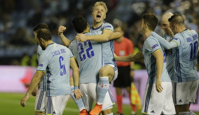 Los jugadores del Celta celebran un gol en Balaídos