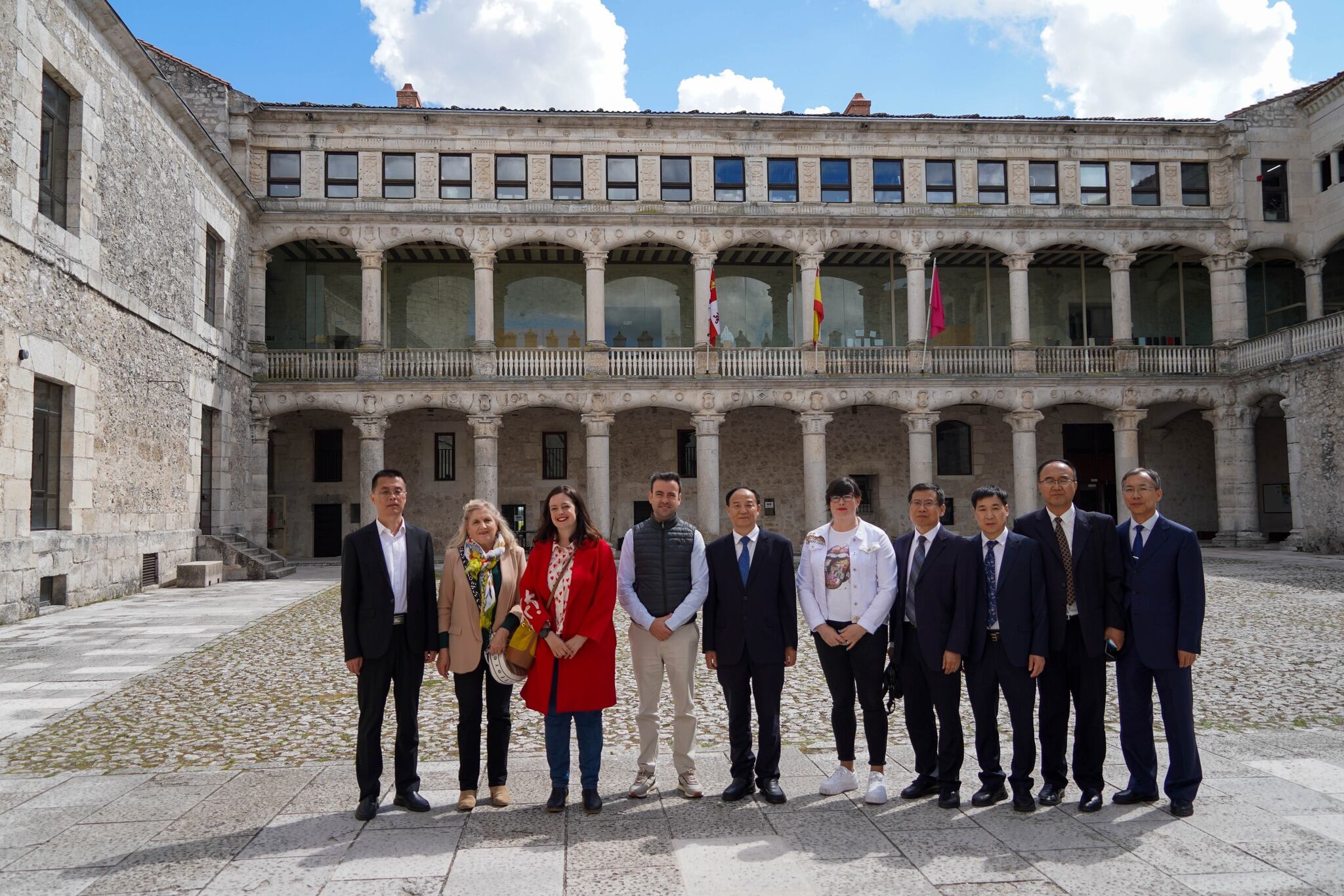 Visita de la delegación China de Taiyuan en el castillo de Cuéllar