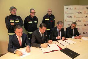 El Ayuntamiento y la Junta firman un convenio de colaboración en materia de protección civil