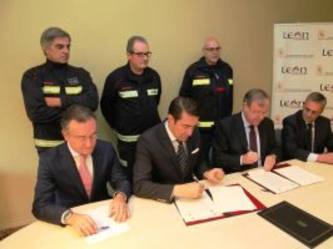 El Ayuntamiento y la Junta firman un convenio de colaboración en materia de protección civil