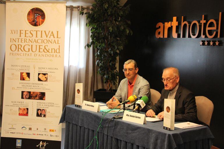 El director artístic, Ignacio Ribas, i l'arxiprest de les Valls, Mossèn Ramon Sàrries.