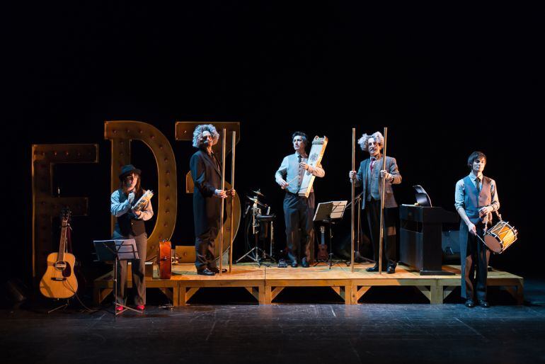 'Ez dok hiru' combina humor y música en directo, en torno al cancionero vasco