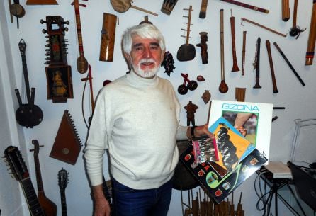 Enrique Ruiz de Gordoa con los discos