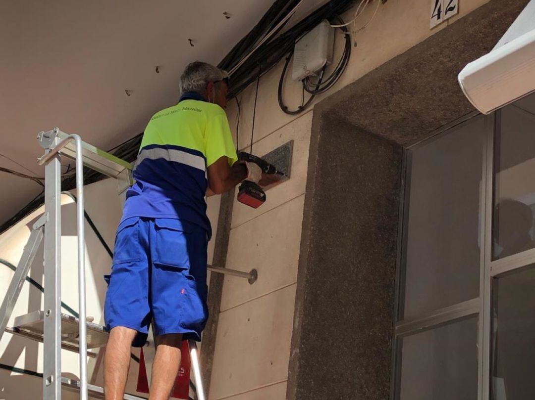 Les plaques llevades eren una "infracció moral" per a molta gent degut a que representaven la dictadura que va repressaliar a tantes presones.