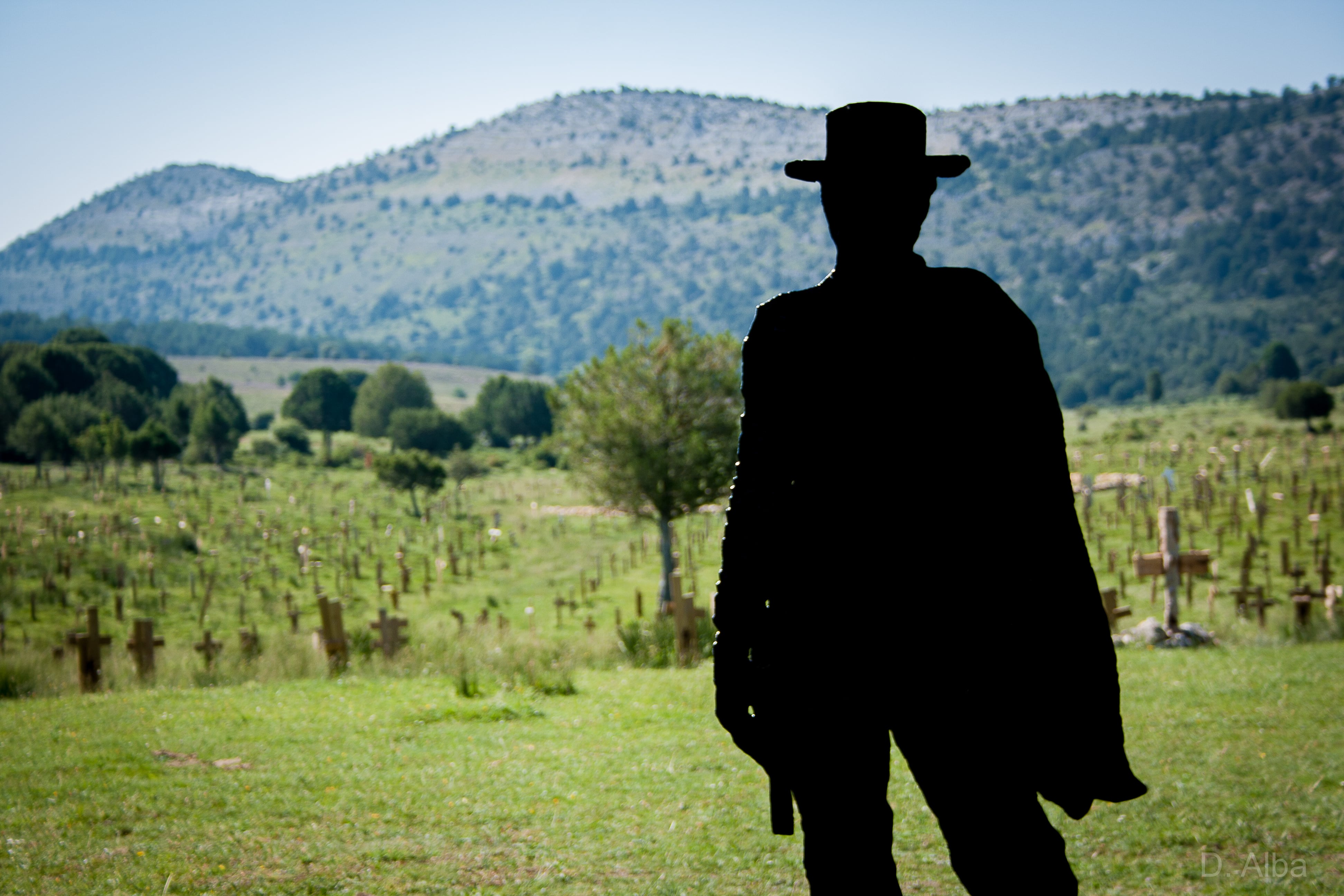 El cementerio de Sad Hill, entre Contreras y Santo Domingo de Silos, es el lugar donde transcurre la secuencia final de la película El bueno, el feo y el malo