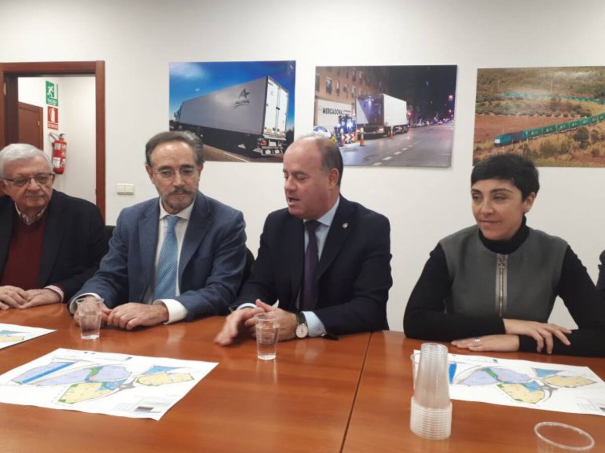 La Junta pide al Gobierno una solución "ambiciosa" para llevar el tren a Marbella
