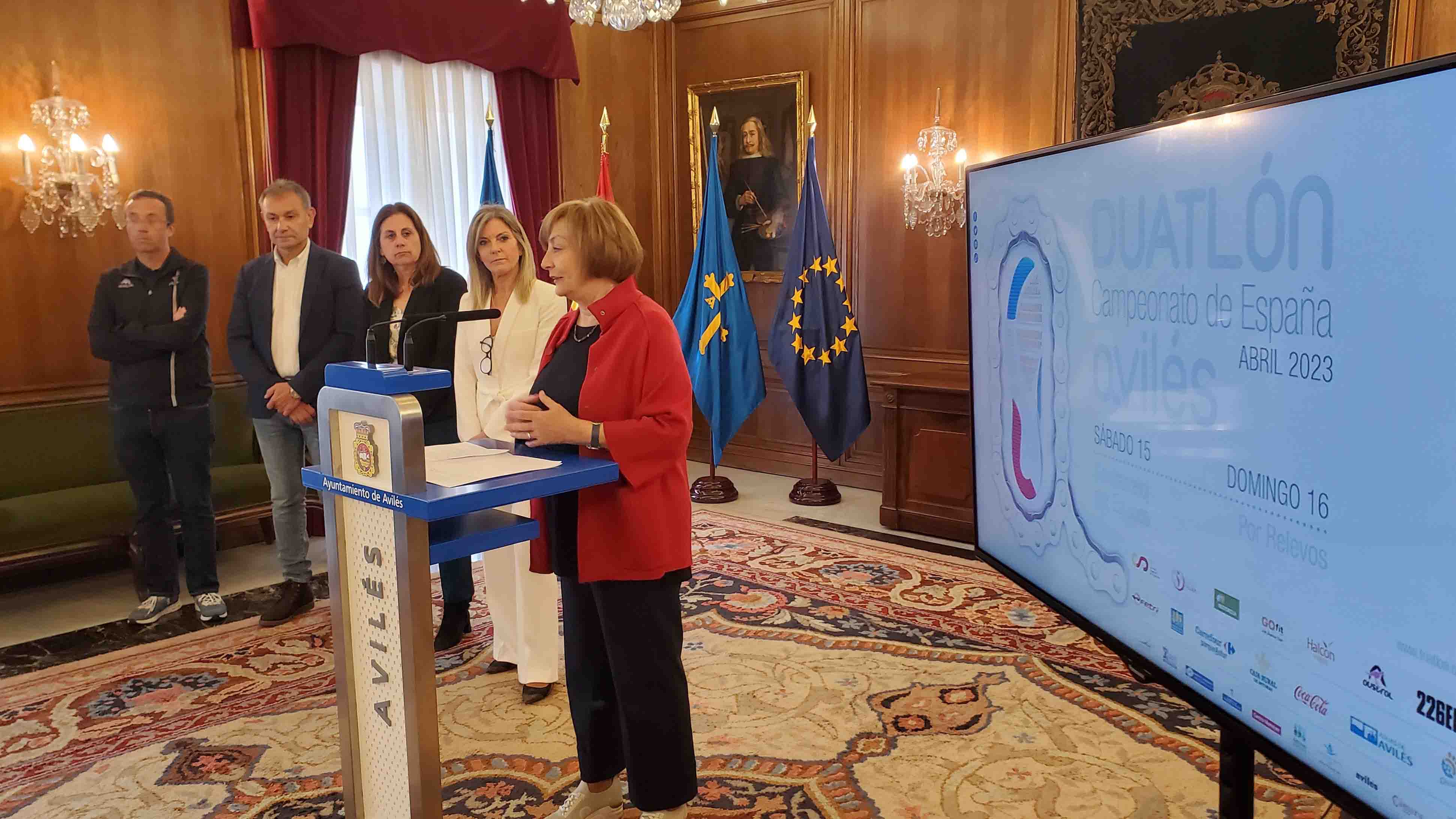 Las autoridades durante la presentación de la cita que acogerá Avilés durante el fin de semana.