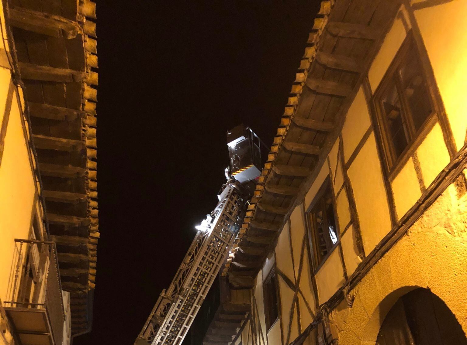 Los bomberos, en el incendio originado en Peñaranda