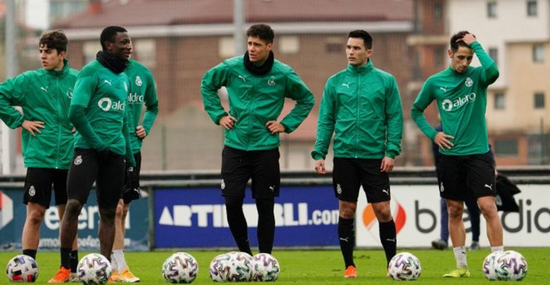 Jugadores durante uno de los entrenamientos del Racing