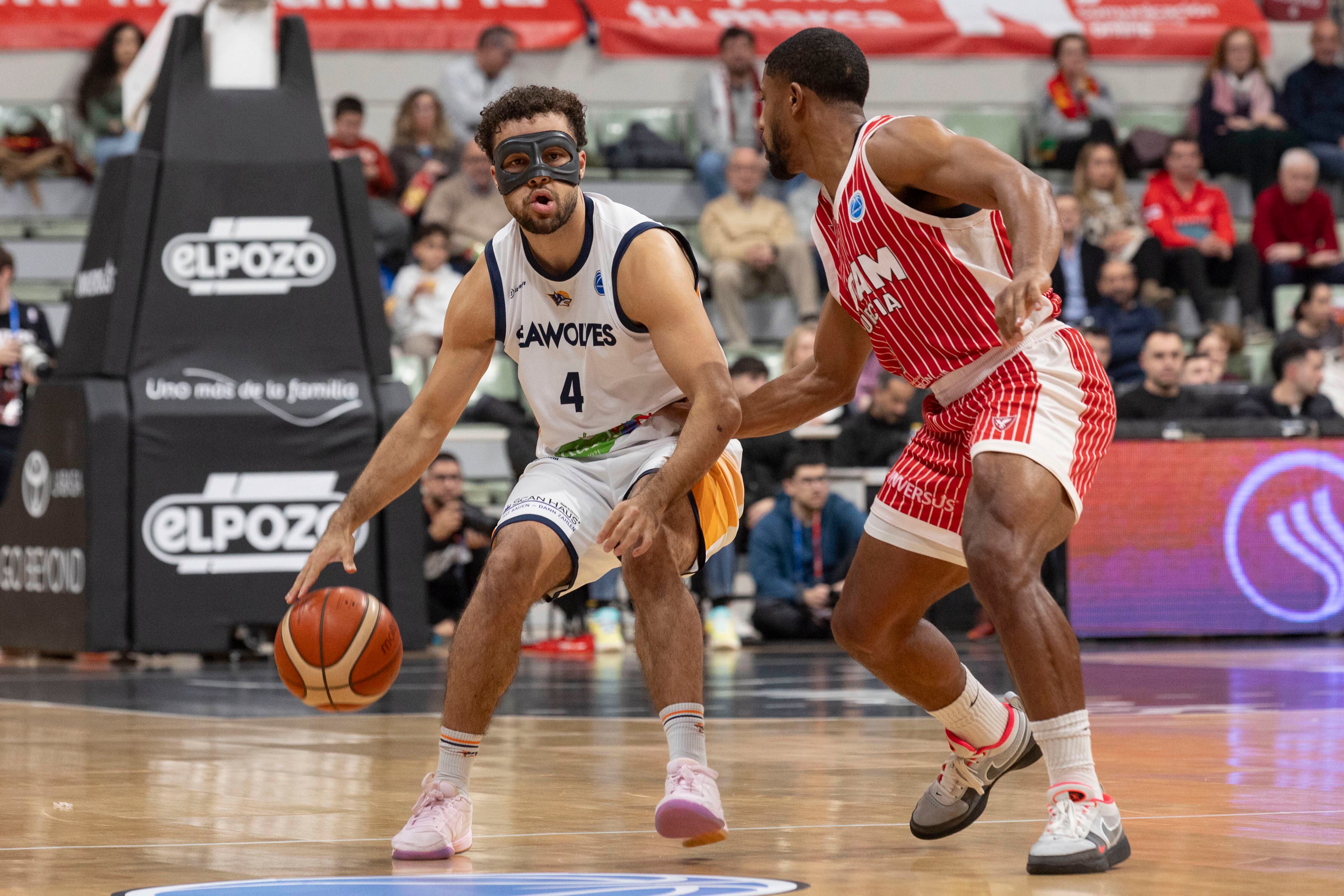 DeJulius en una jugada defensiva