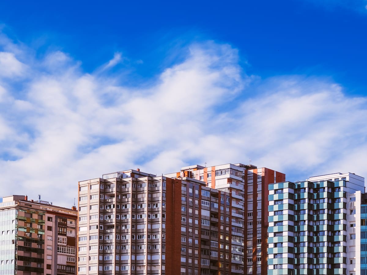 El precio de compra de vivienda en Gijón se sitúa entre los 20 más caros de España