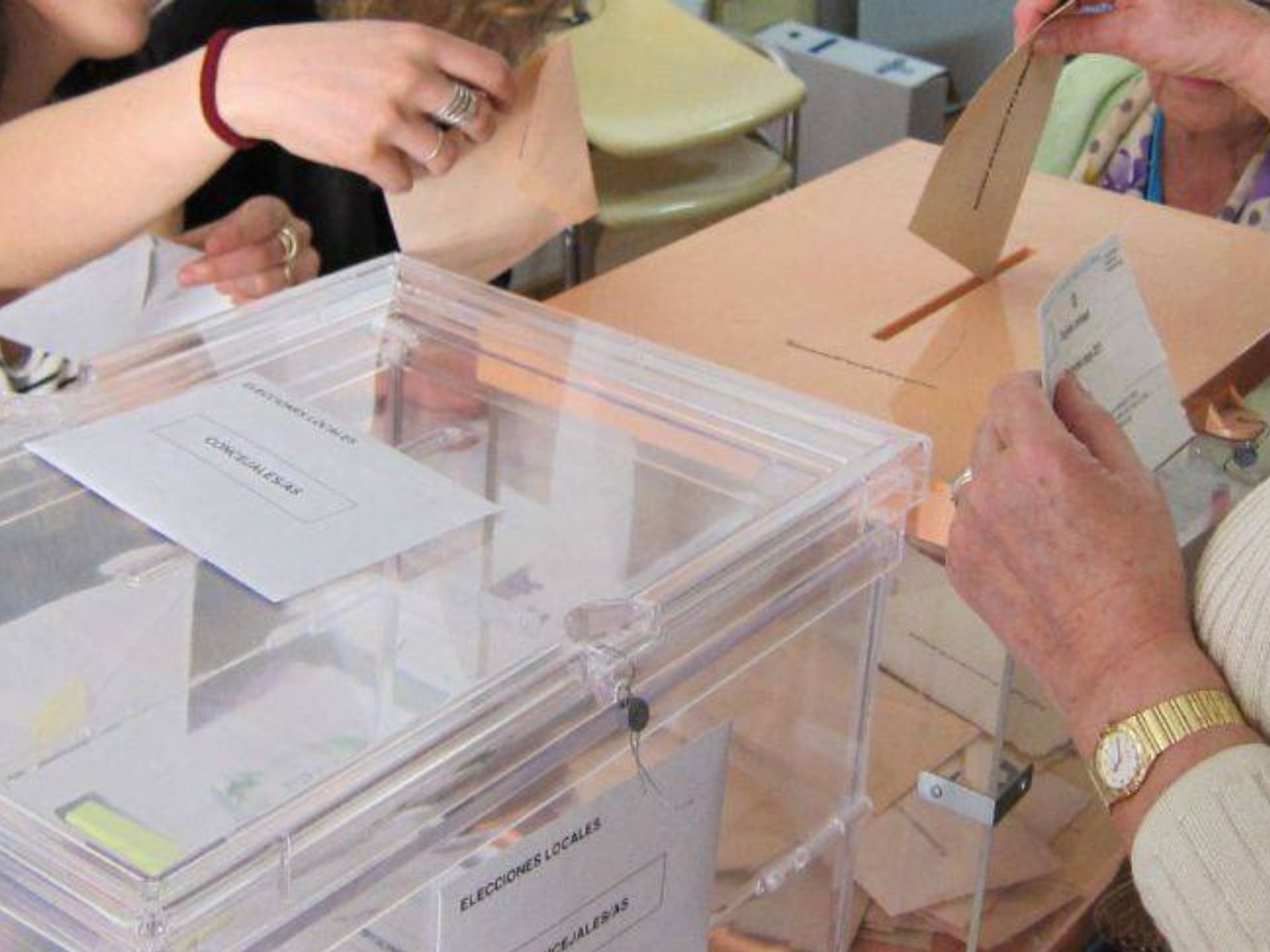 Votación en una mesa electoral