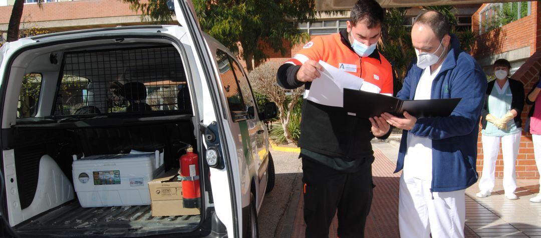 Llegada de la vacuna anti covid a la Residencia Mixta de Linares.